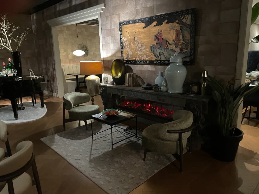 Lounge van Restaurant Su met vleugelpiano